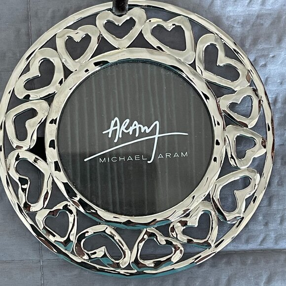Michael Aram round silver heart photo frame - Picture 1 of 3
